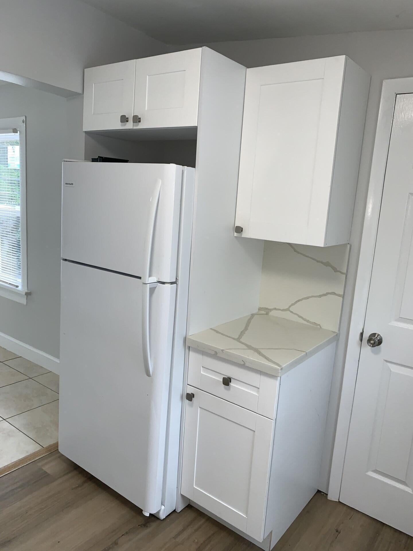 801 Dobbins Street 7