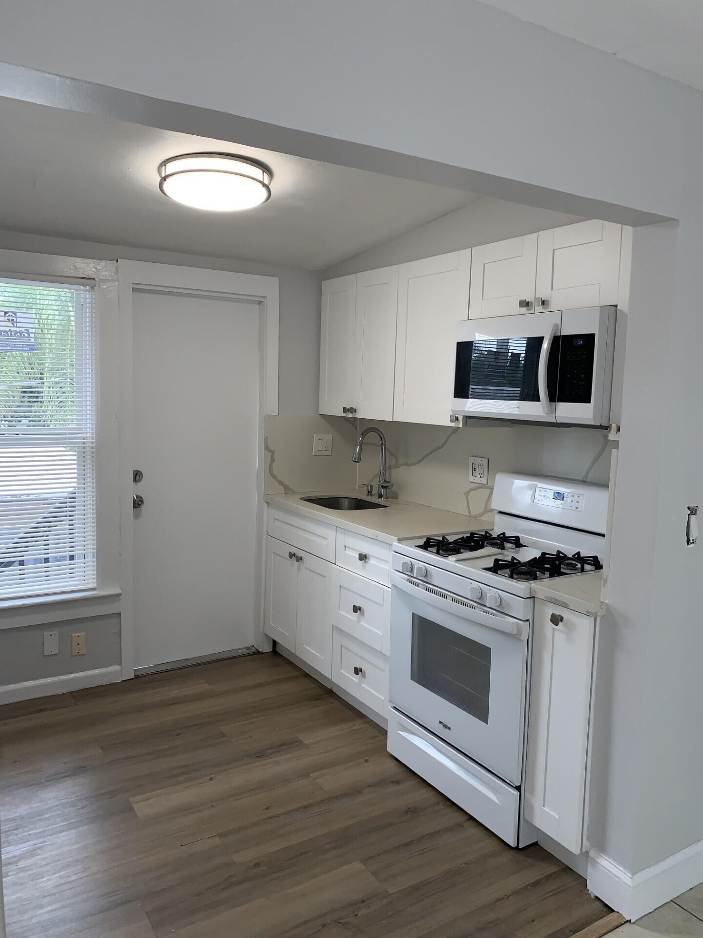 801 Dobbins Street 7