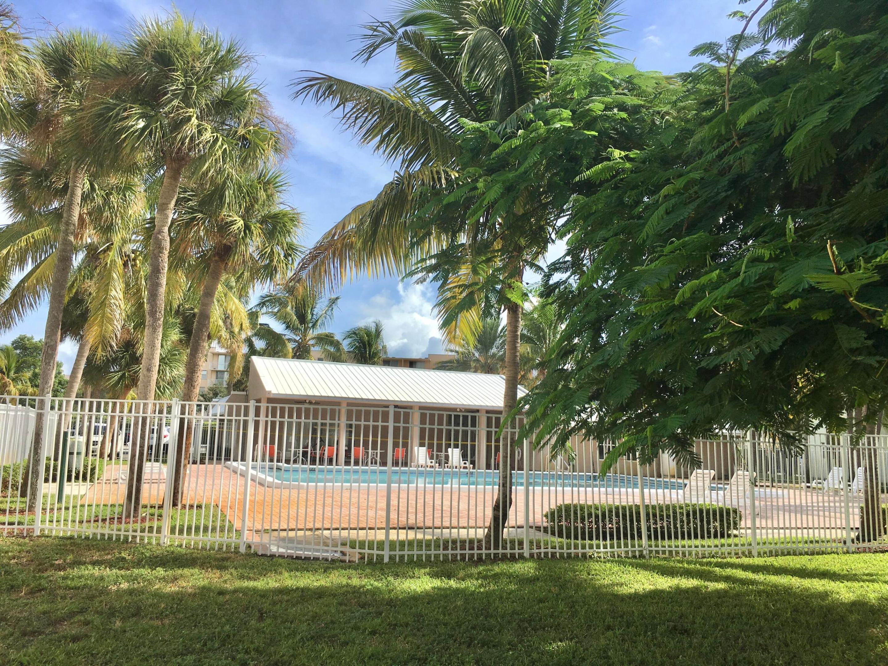 CLEAR LAKE PALMS CONDOMINIUM - Residential