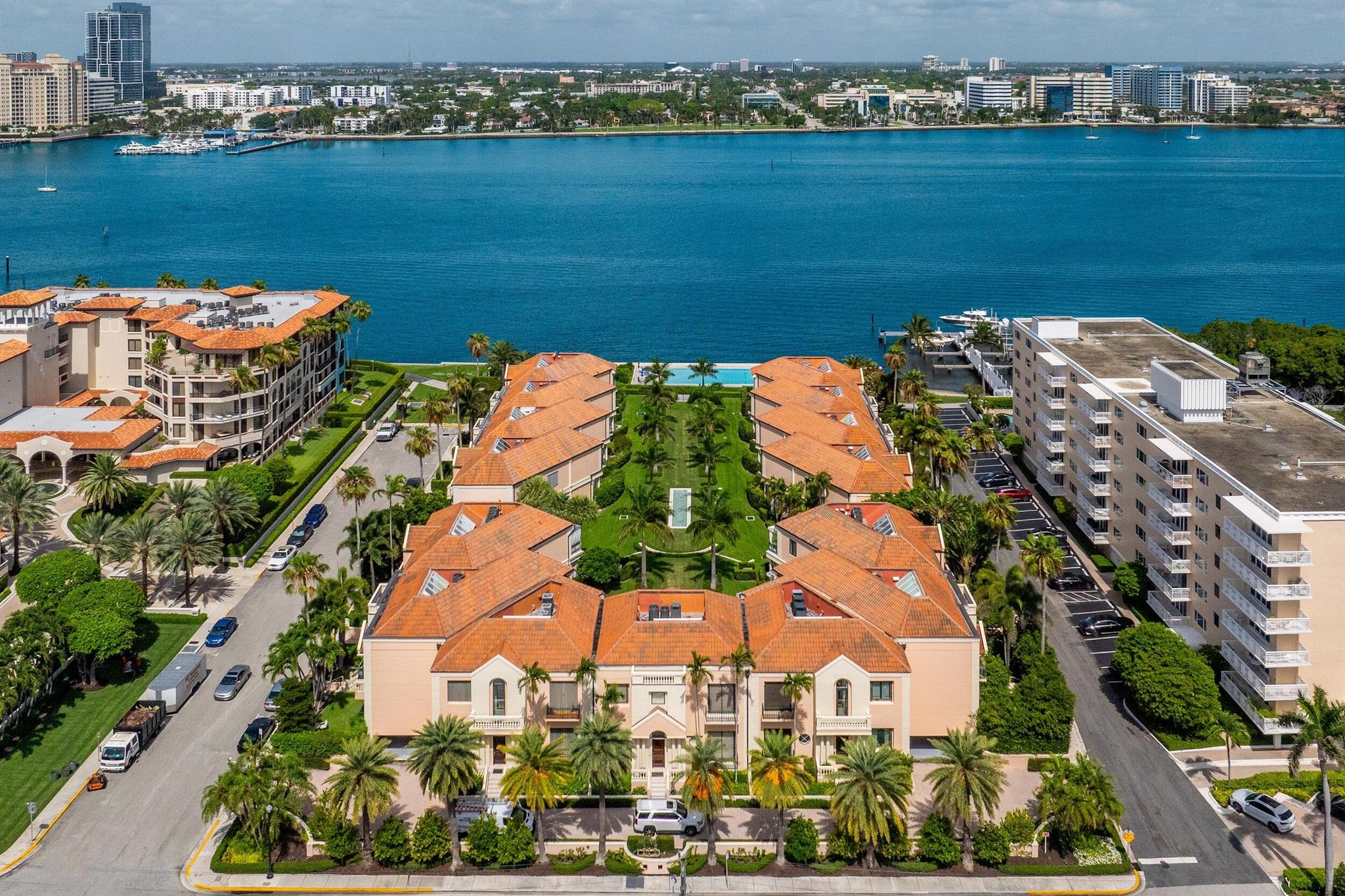VILLA PLATI TOWNHOMES - Residential