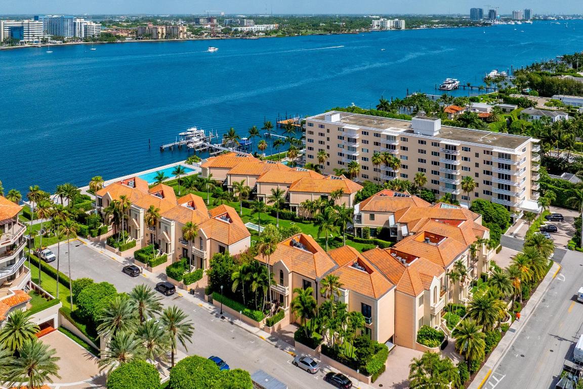 VILLA PLATI TOWNHOMES - Residential