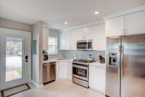 137 NE 7th Avenue