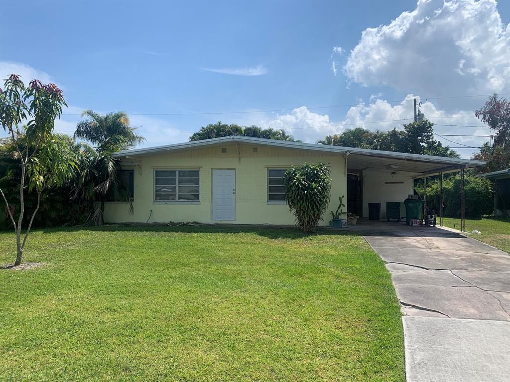 Photo of 606 Beach Avenue, Port Saint Lucie, FL 34952 (MLS # R10702766)