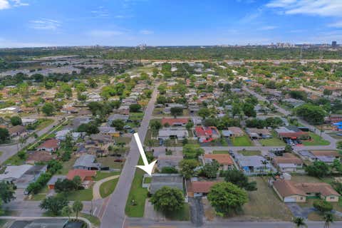 Tiny photo for 1650 NW 27th Avenue #1650, Fort Lauderdale, FL 33311 (MLS # B26048587)