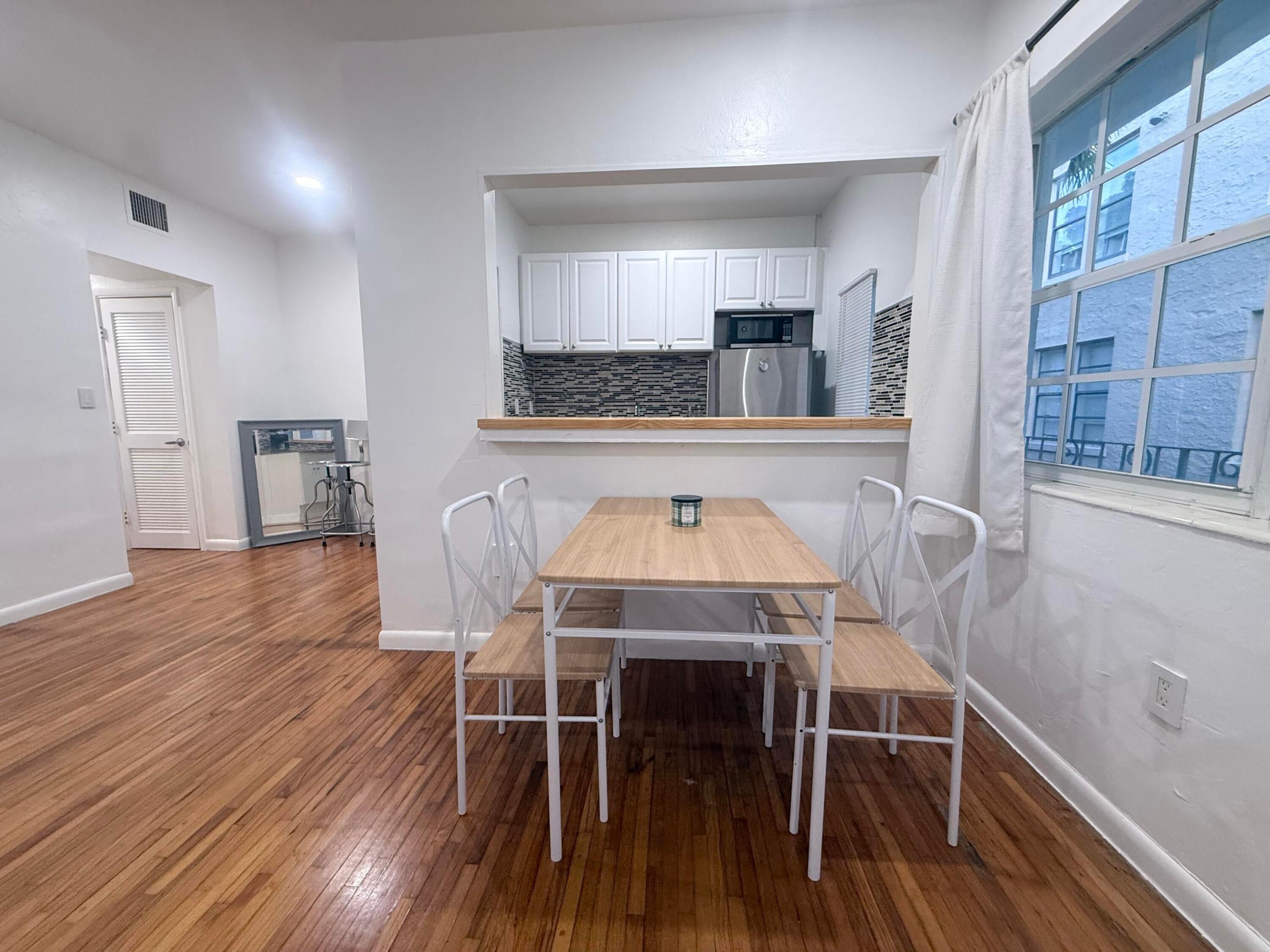 1551 MICHIGAN Avenue 10