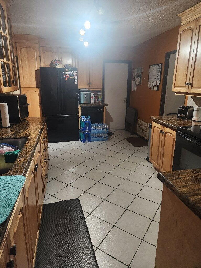 MAINLANDS OF TAMARAC LAKES - Residential Lease