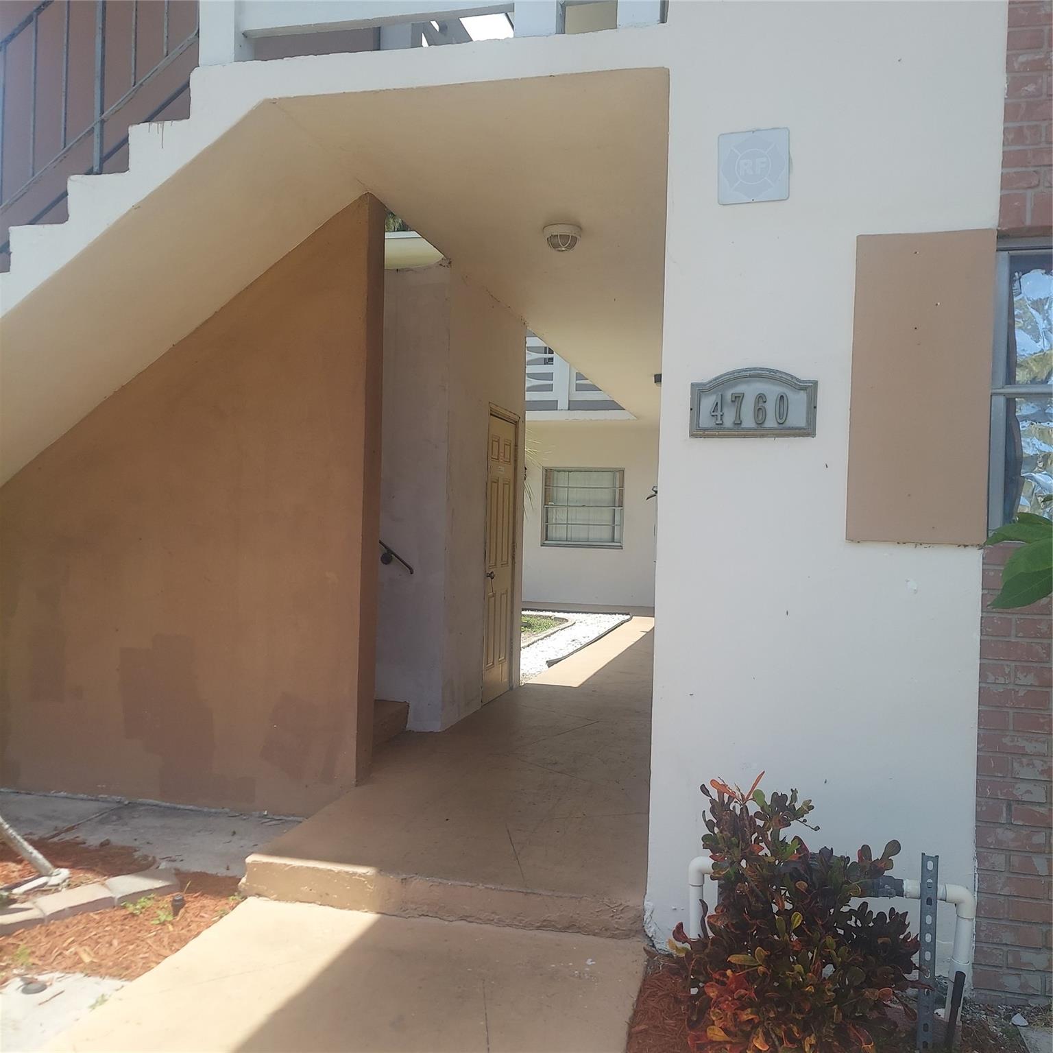 WOW!!! THIS IS A VERY LARGE BEAUTIFUL ONE (1) BEDROOM AND ONE(1) BATHROOM APARTMENT IDEALLY LOCATED IN THE HEART OF THE CITY OF PLANTATION. THIS IS A LOVELY APARTMENT WITH SCREEN PATIO FOR YOUR PRIVATE ENTERTAINING. THIS CONDOMINIUM IS CLOSE TO THE MAJOR ROADWAYS, SHOPPING CENTERS RESTURANTS,SCHOOLS,HOSPITALS AND OTHER ENTERTAINMENT AREAS. THE RENT INCLUDES FREE INTERNET SERVICE,WATER,TRASH AND SEWER. THERE IS A LAUNDRY ROOM BESIDE THIS APARTMENT. ENJOY THE SPACIOUS WALK-IN CLOSETS AND VERY LARGE LIVING /DINING AREA. NO LONG DRAWN OUT ASSOCIATION APPROVAL IS REQUIRED. OWNER CAN APPROVE IMMEDIATELY. DON'T HESITATE ,CALL TODAY AND GET YOUR LEASE CONTRACT STARTED FOR YOU NEW HOME. PLEASE PROVIDE COMPLETE BACKGROUND AND CREDIT CHECK (RENTSPREE),LAST TWO MONTHS BANK AND INCOME STATEMENTS.