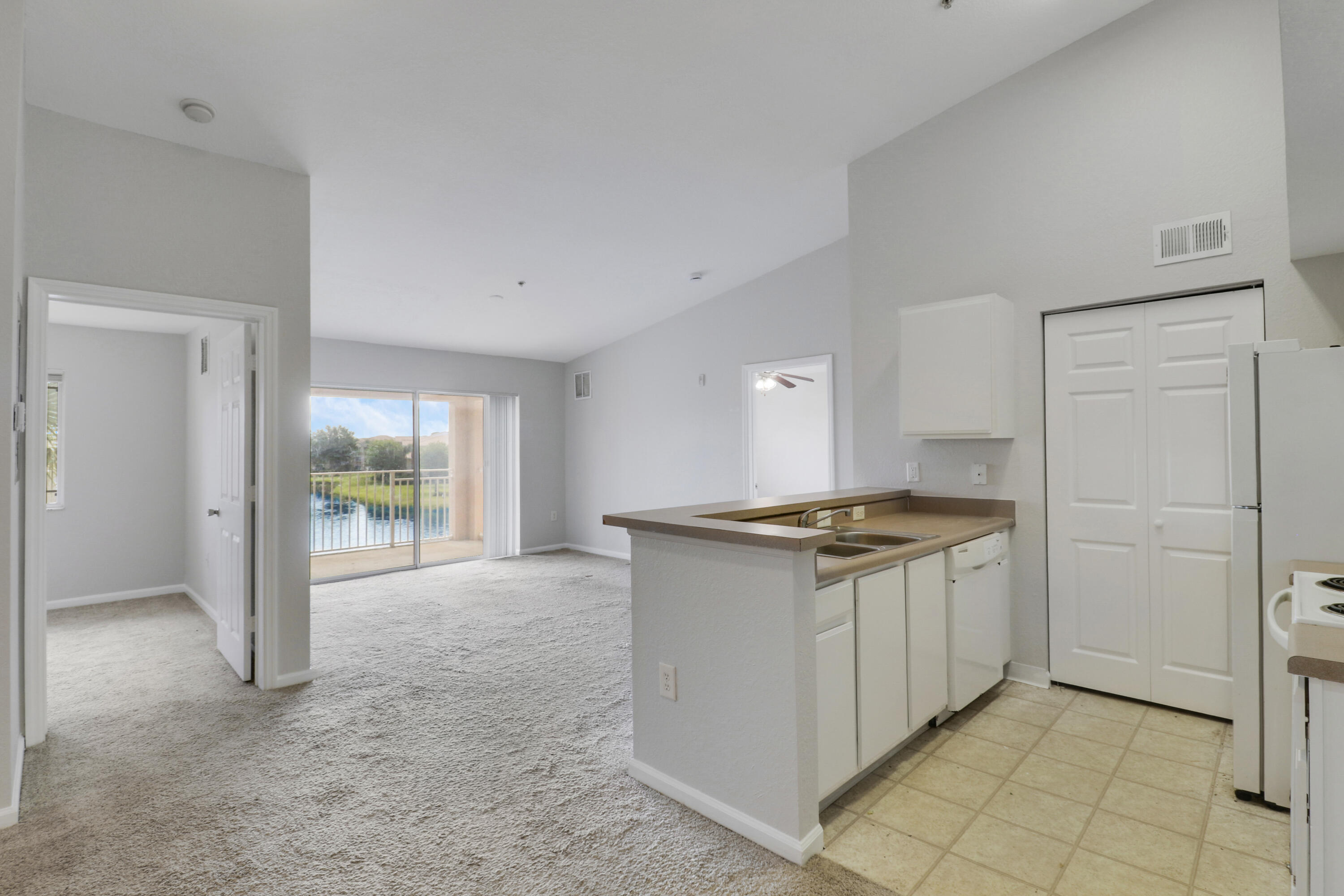 THE CLUB AT ST LUCIE WEST, A CONDOMINIUM - Residential Lease