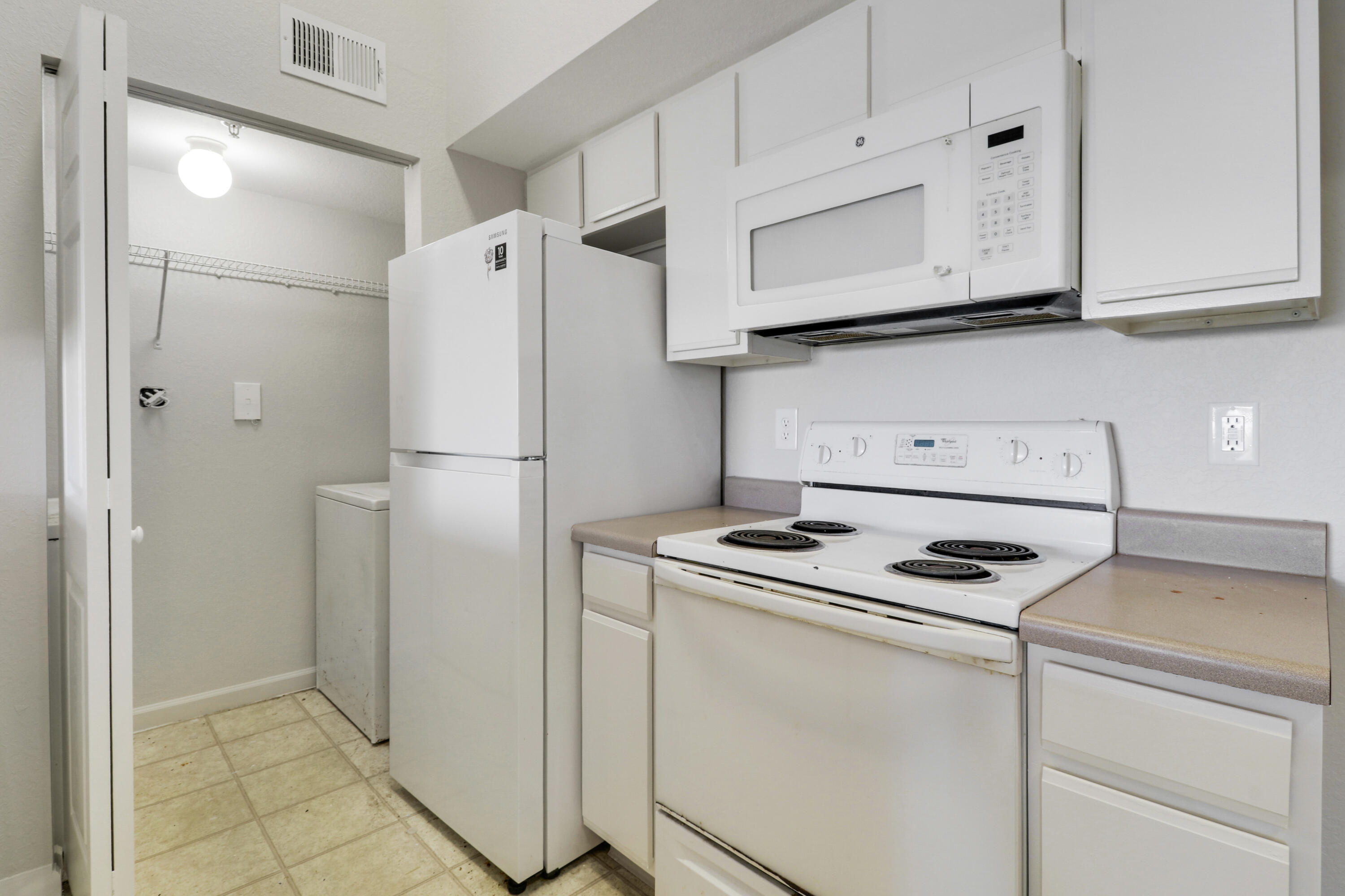 THE CLUB AT ST LUCIE WEST, A CONDOMINIUM - Residential Lease