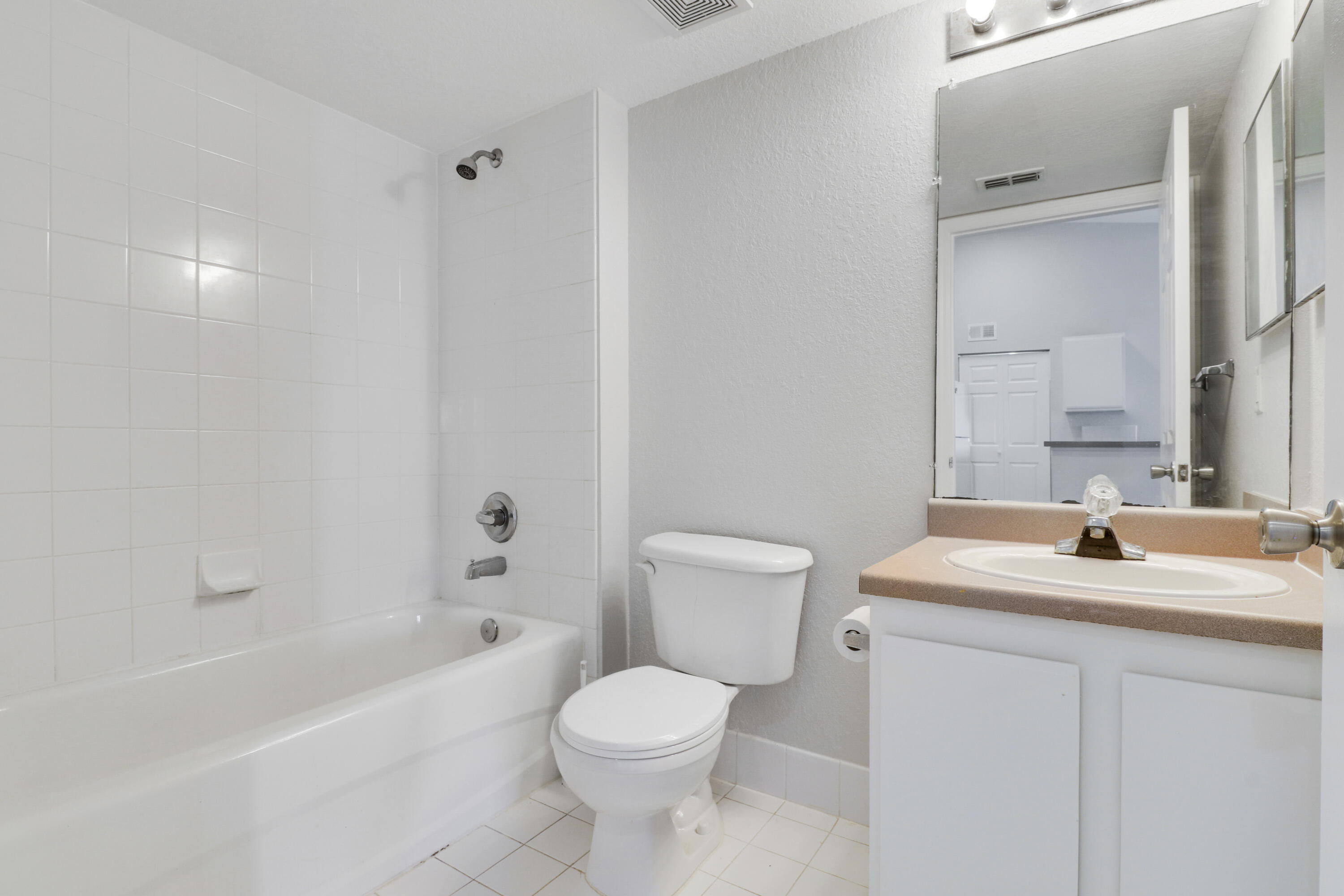 THE CLUB AT ST LUCIE WEST, A CONDOMINIUM - Residential Lease