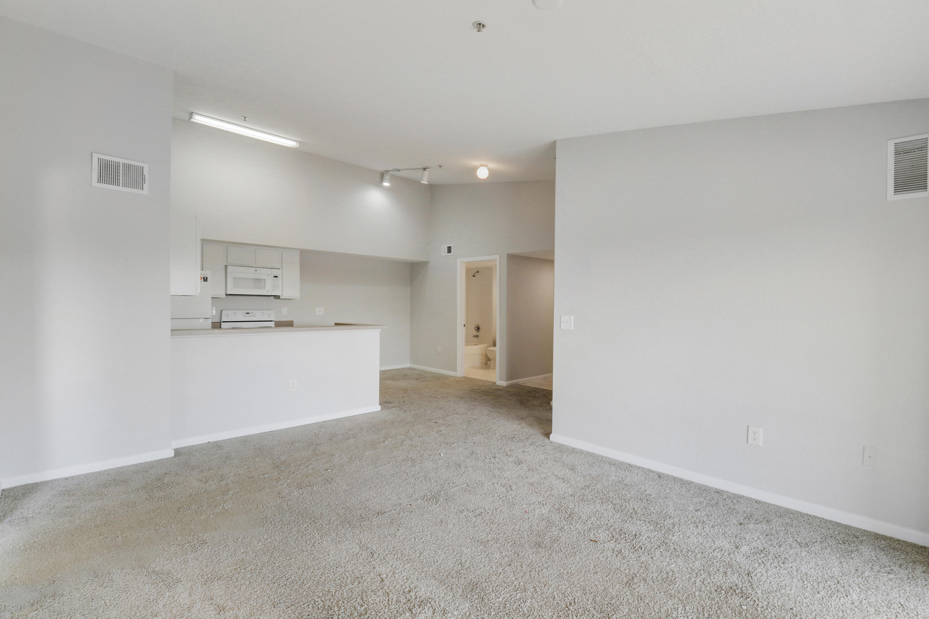 THE CLUB AT ST LUCIE WEST, A CONDOMINIUM - Residential Lease