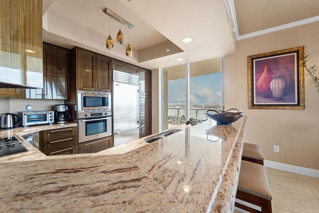 2700 N Ocean Drive 2106b