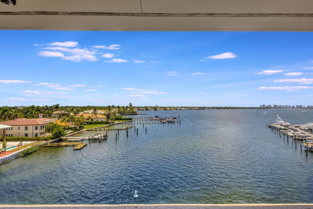 Photo of 11390 Twelve Oaks Way #619, North Palm Beach, FL 33408 (MLS # R11007955)