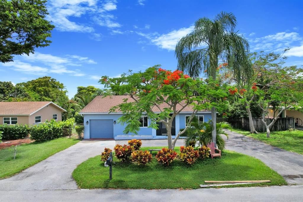 Photo of 6894 Westview Drive Dr, Lake Worth Beach, FL 33462 (MLS # R10803317)