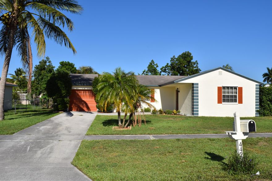 CHARMING 3 BEDROOM 2 BATH HOME WITH GARAGE. READY TO MOVE-IN. ALL TILE. NO PETS. FIRST, LAST & SECURITY A MUST. LARGE SCREEN ROOM. CENTRALLY LOCATED.