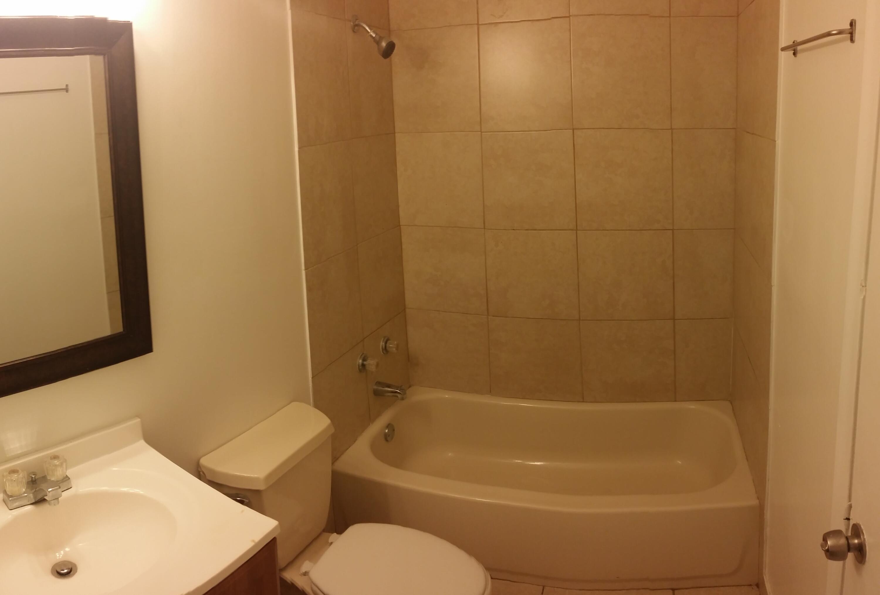 ROYAL OAKS TOWNHOUSE 11 CONDO - Residential