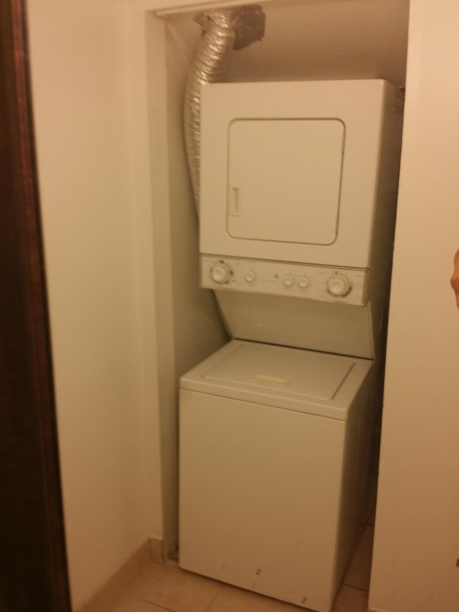 ROYAL OAKS TOWNHOUSE 11 CONDO - Residential