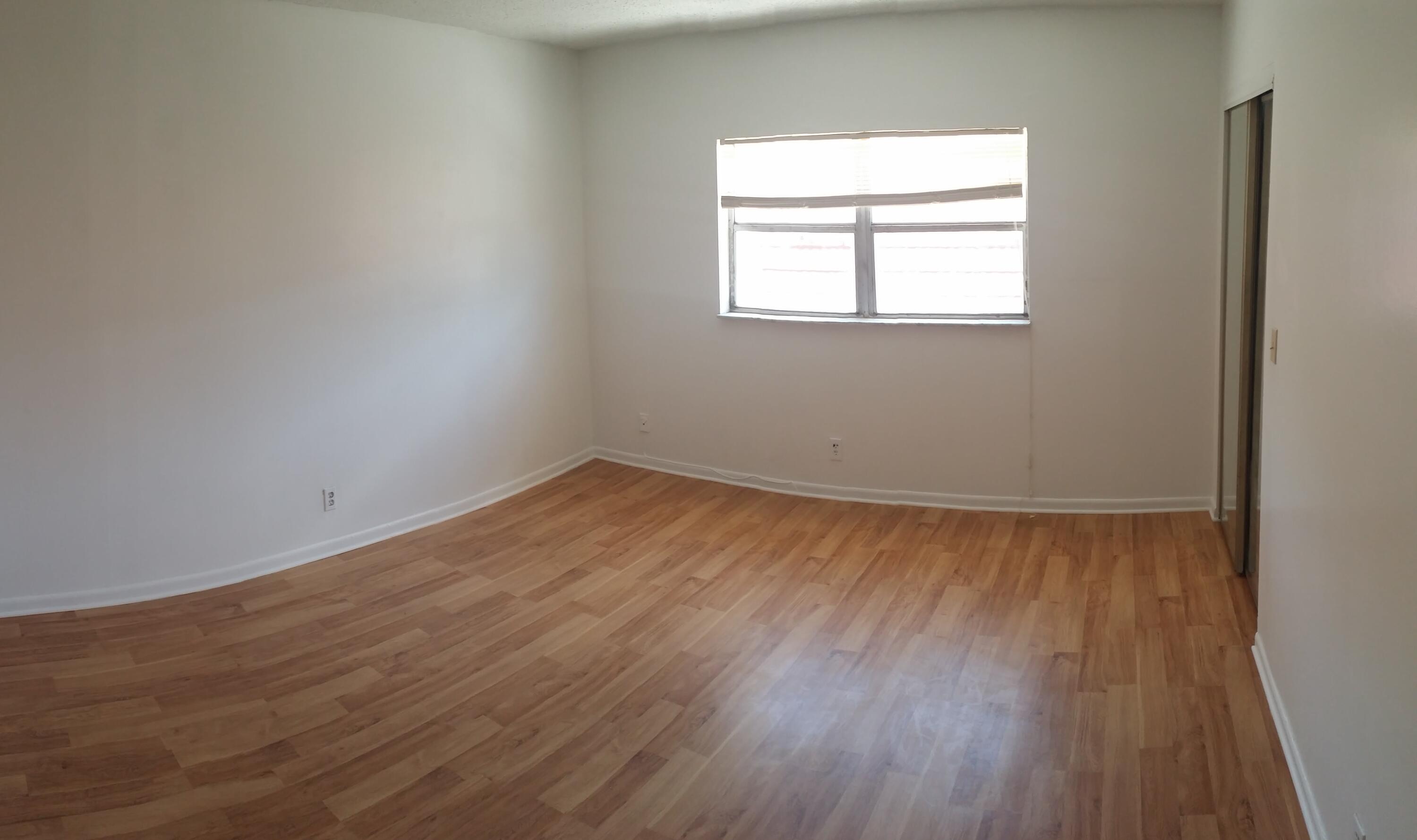 ROYAL OAKS TOWNHOUSE 11 CONDO - Residential