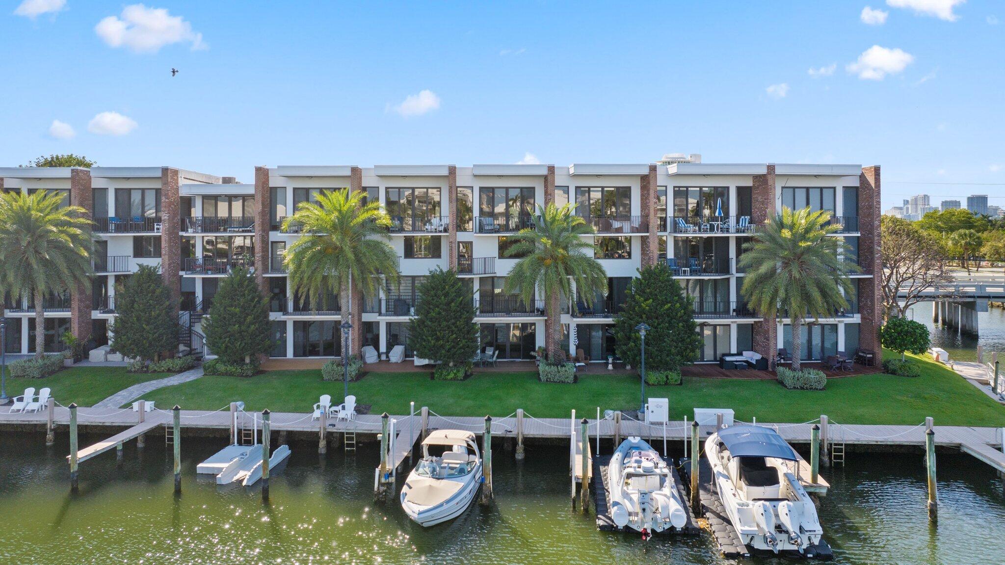TOWNHOUSES AT HARBOR BEACH CONDO - Residential
