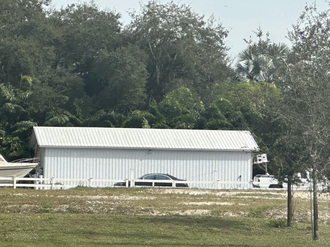 SUNSHINE RANCHES - Land