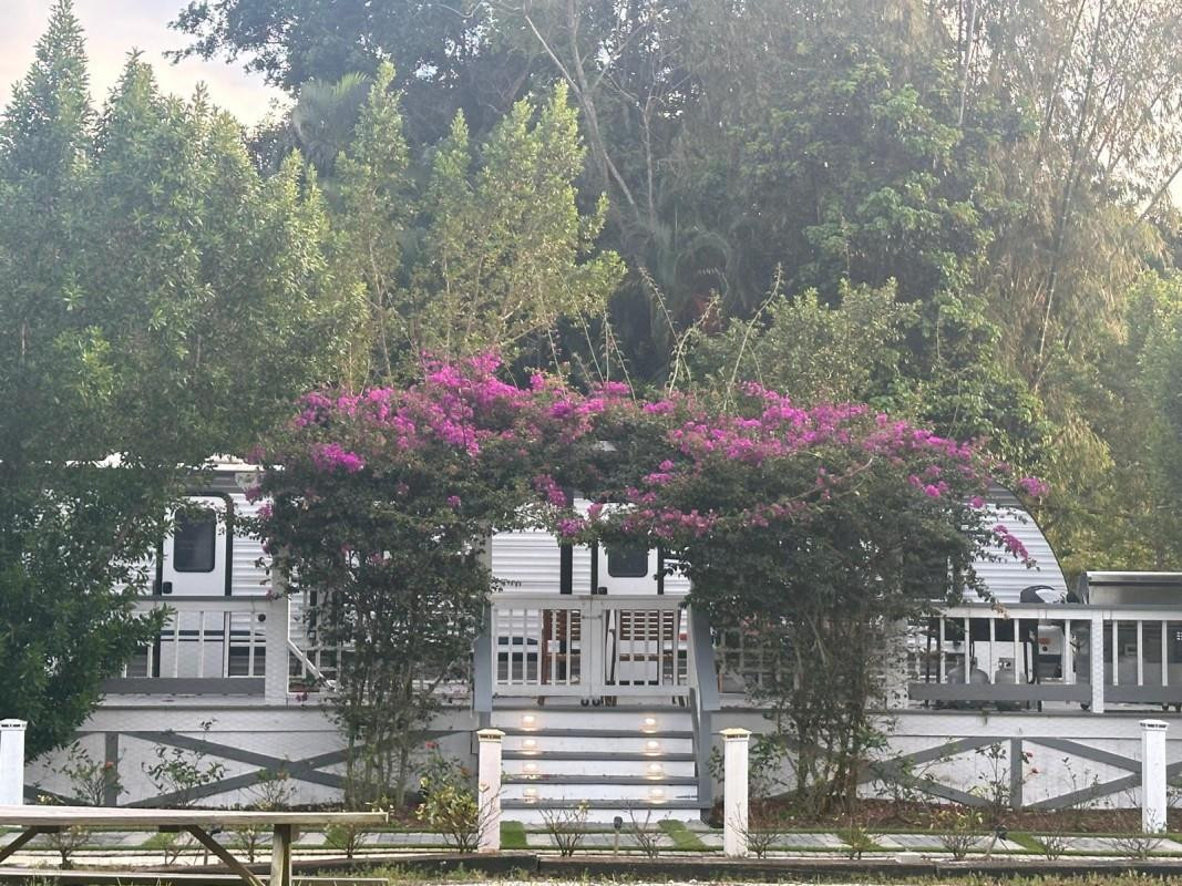 SUNSHINE RANCHES - Land