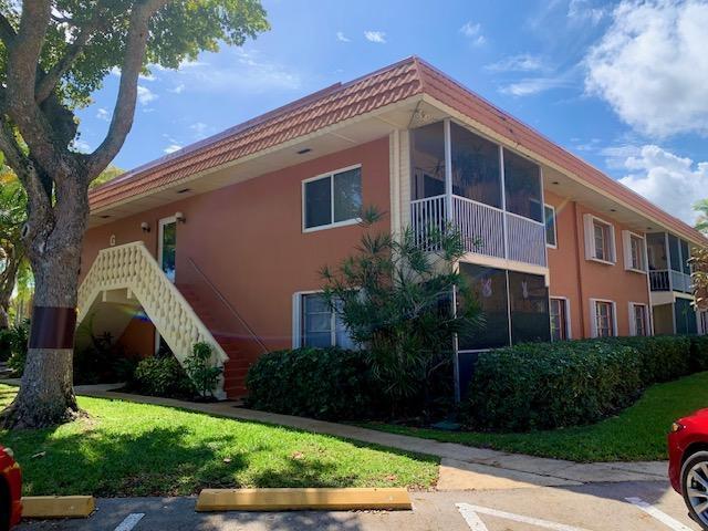 Sought after Manor Grove 2/2 Condo! Updated first floor corner unit. Recently renovated with new Paint, all new flooring,& baseborads, new bathroom fixtures & Vanities. Kitchen is original, upgrade it to your own taste & style. (Quote Available). Huge Primary bedroom with large walk-in closet. Grounds Amenities include community river-view pool/clubhouse , suana & BBQ area. No Land Lease. Manor Grove is Located just a few blocks to popular Wilton Drive entertainment district with many restaurants, side-walk dining and Cafe's, shops, bars and dance clubs.