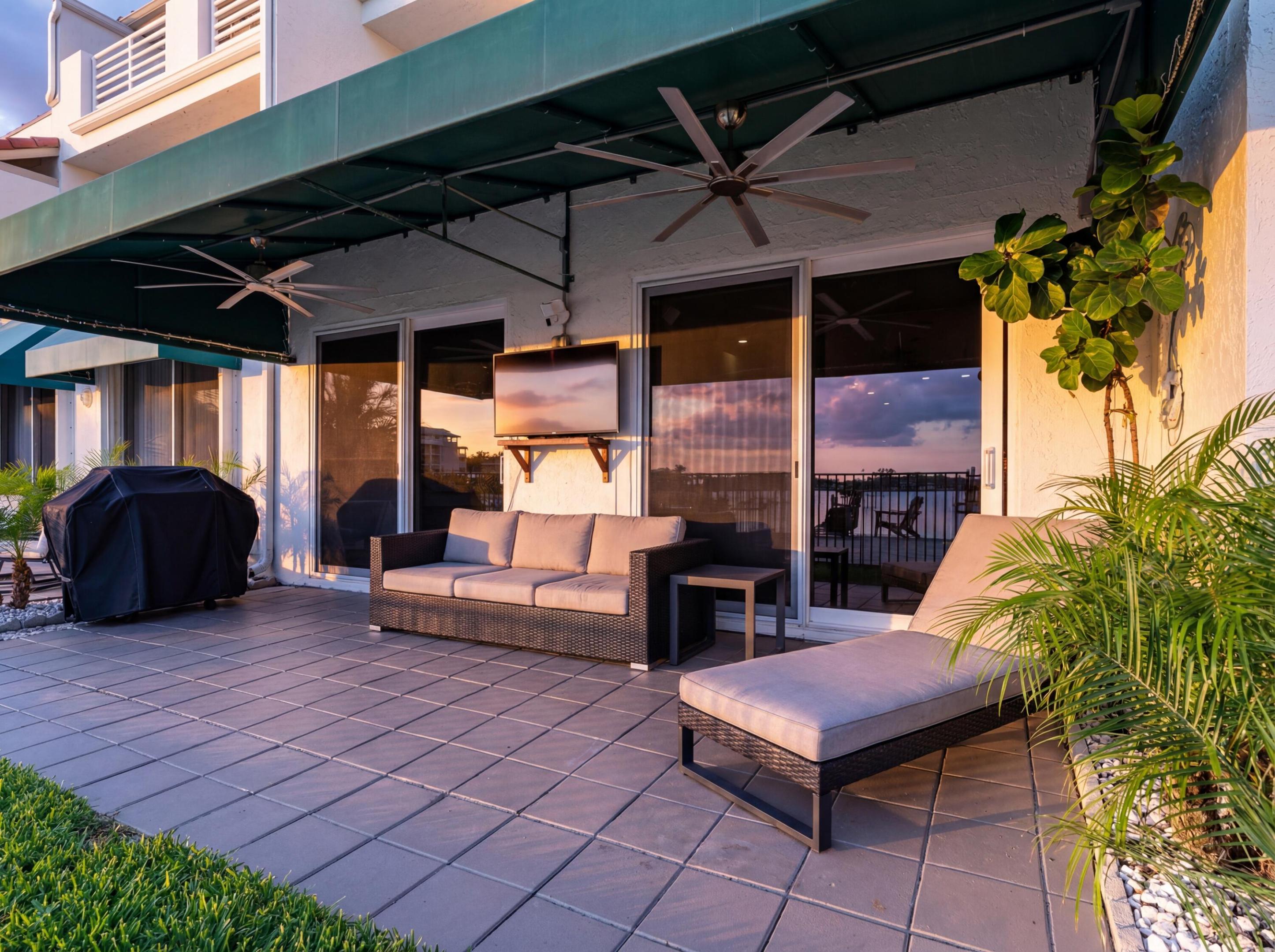 COCONUT COVE OF LANTANA CONDO - Residential