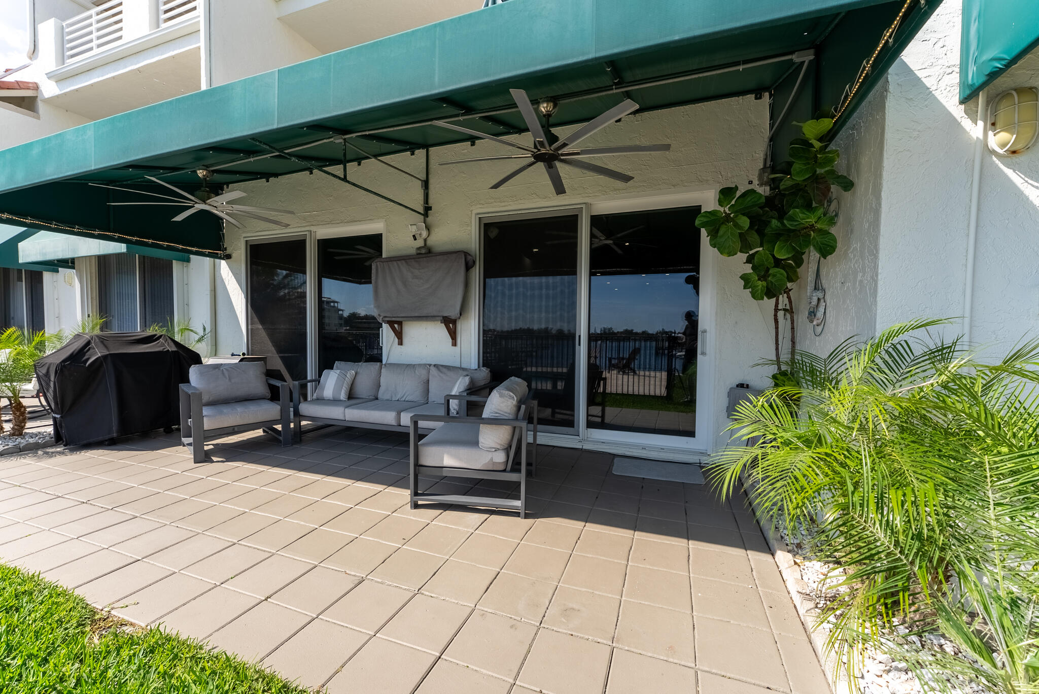 COCONUT COVE OF LANTANA CONDO - Residential