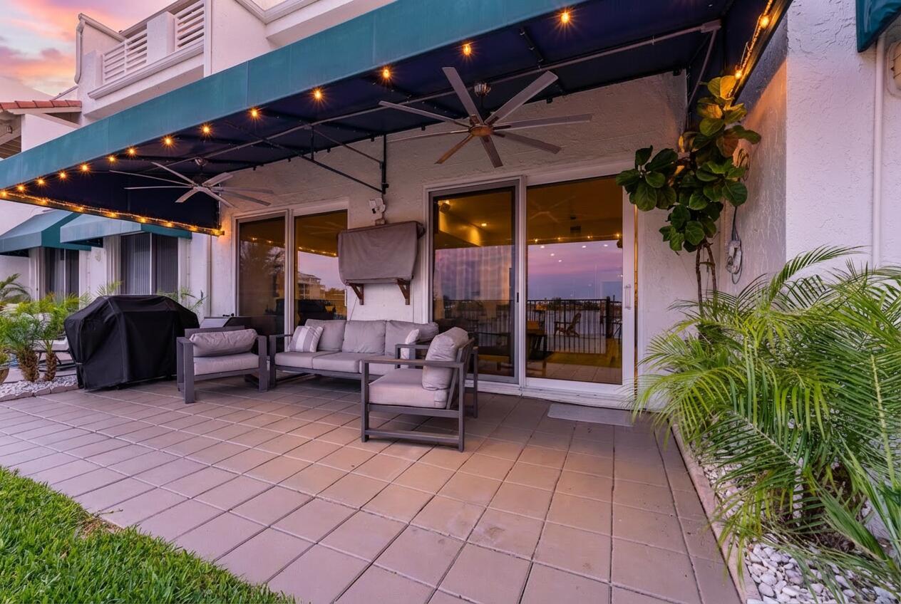 COCONUT COVE OF LANTANA CONDO - Residential