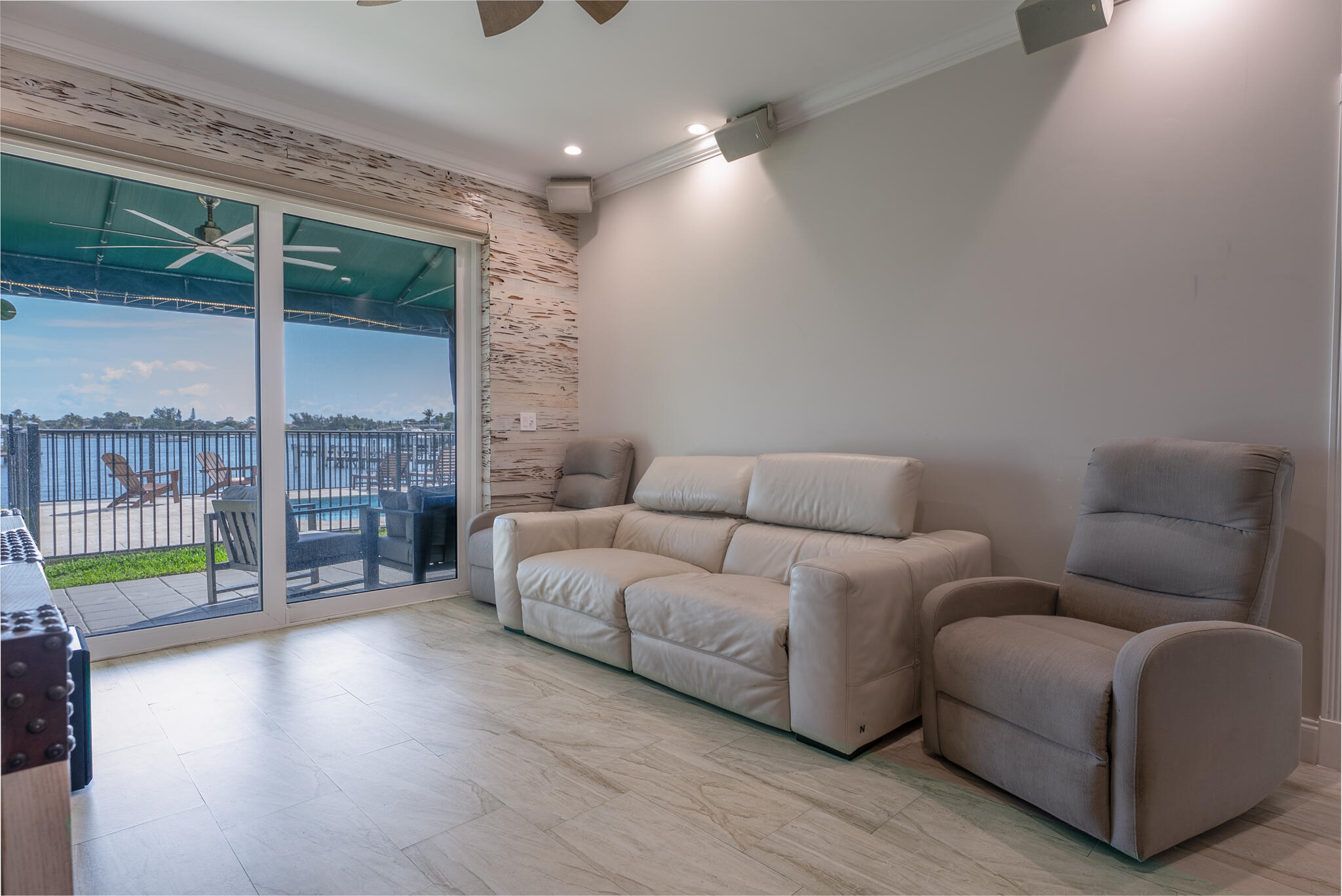 COCONUT COVE OF LANTANA CONDO - Residential