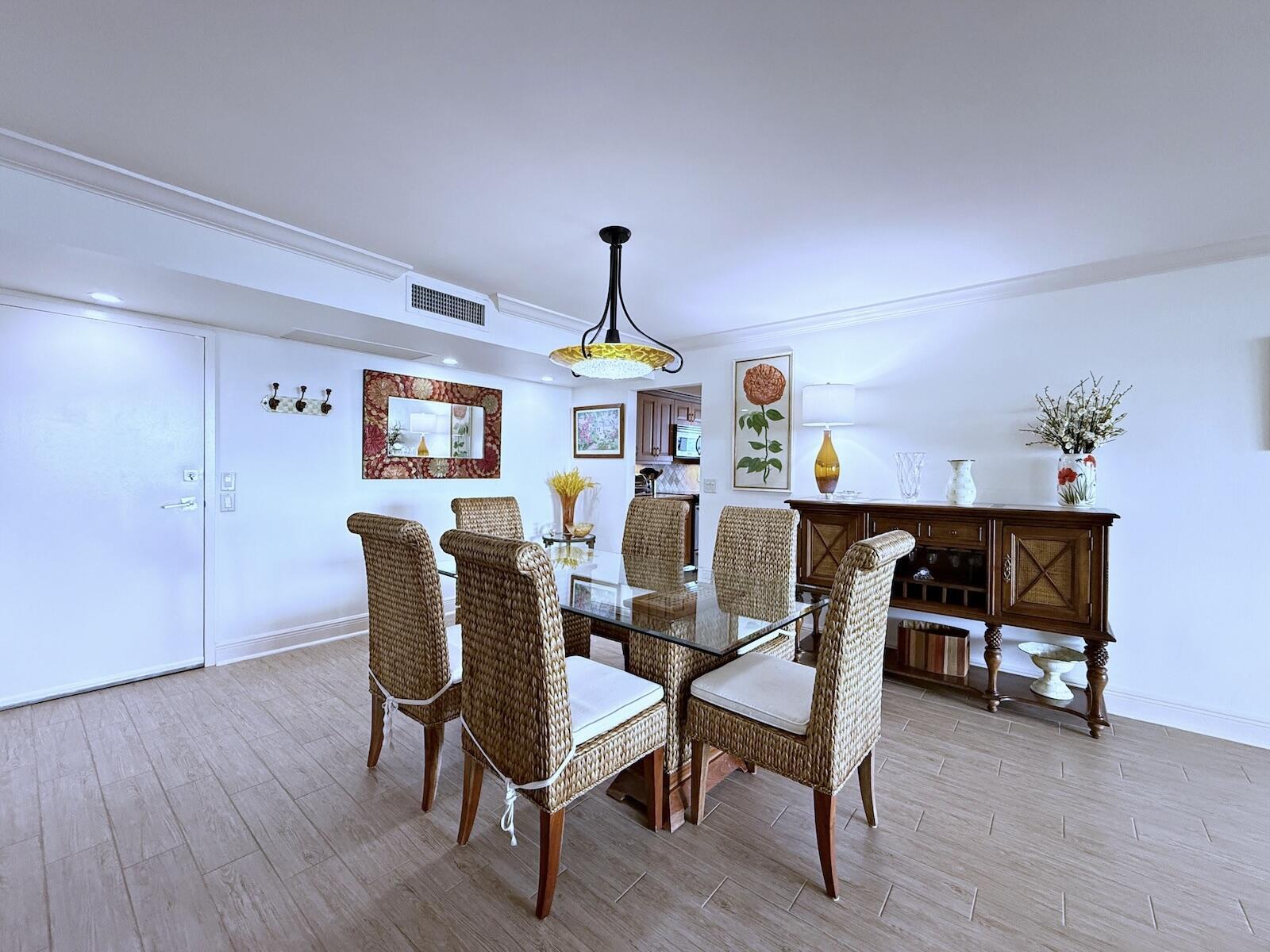 BARCLAY CONDO - Residential