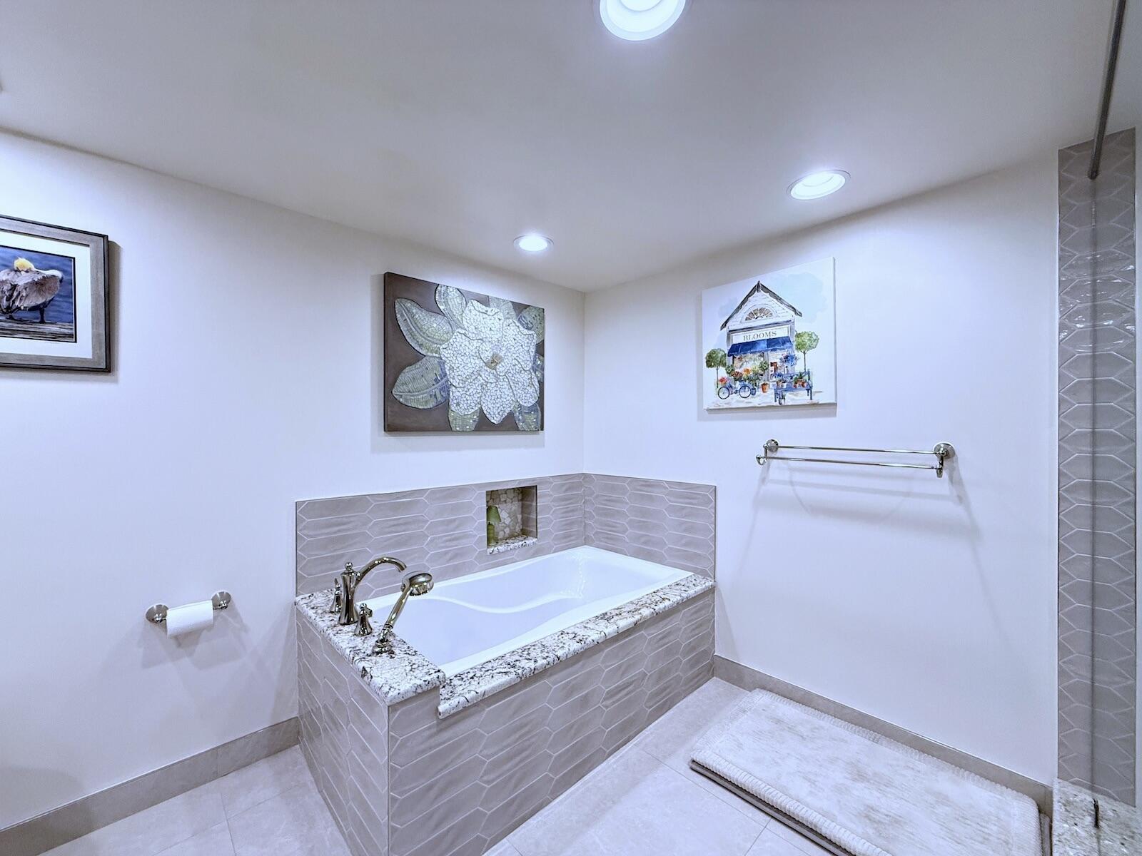 BARCLAY CONDO - Residential