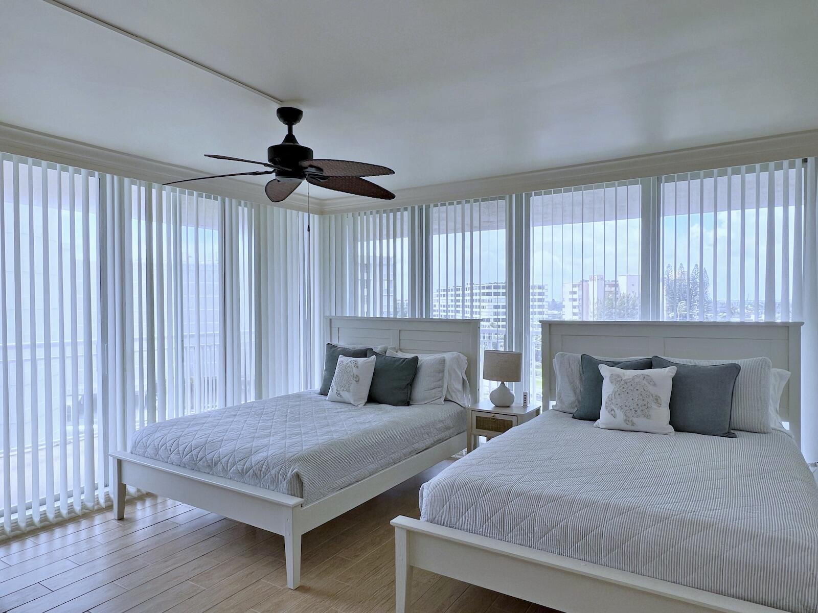 BARCLAY CONDO - Residential