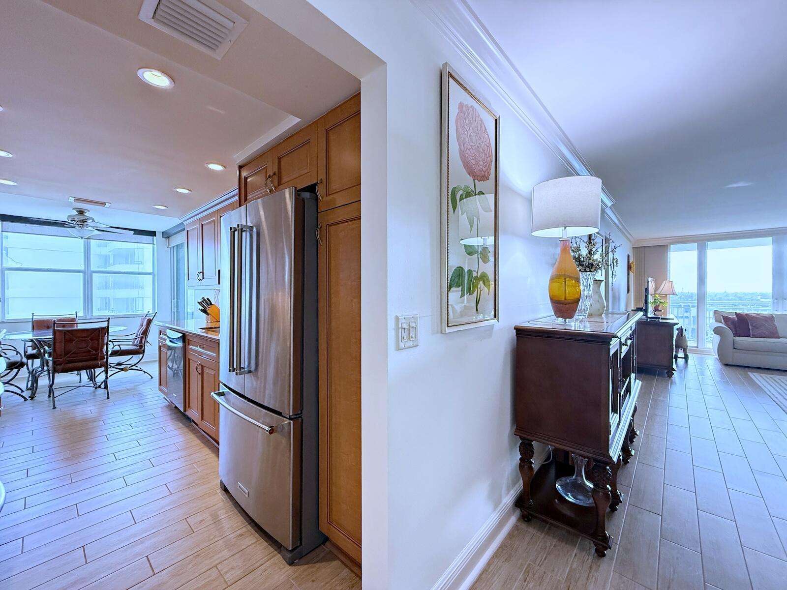 BARCLAY CONDO - Residential