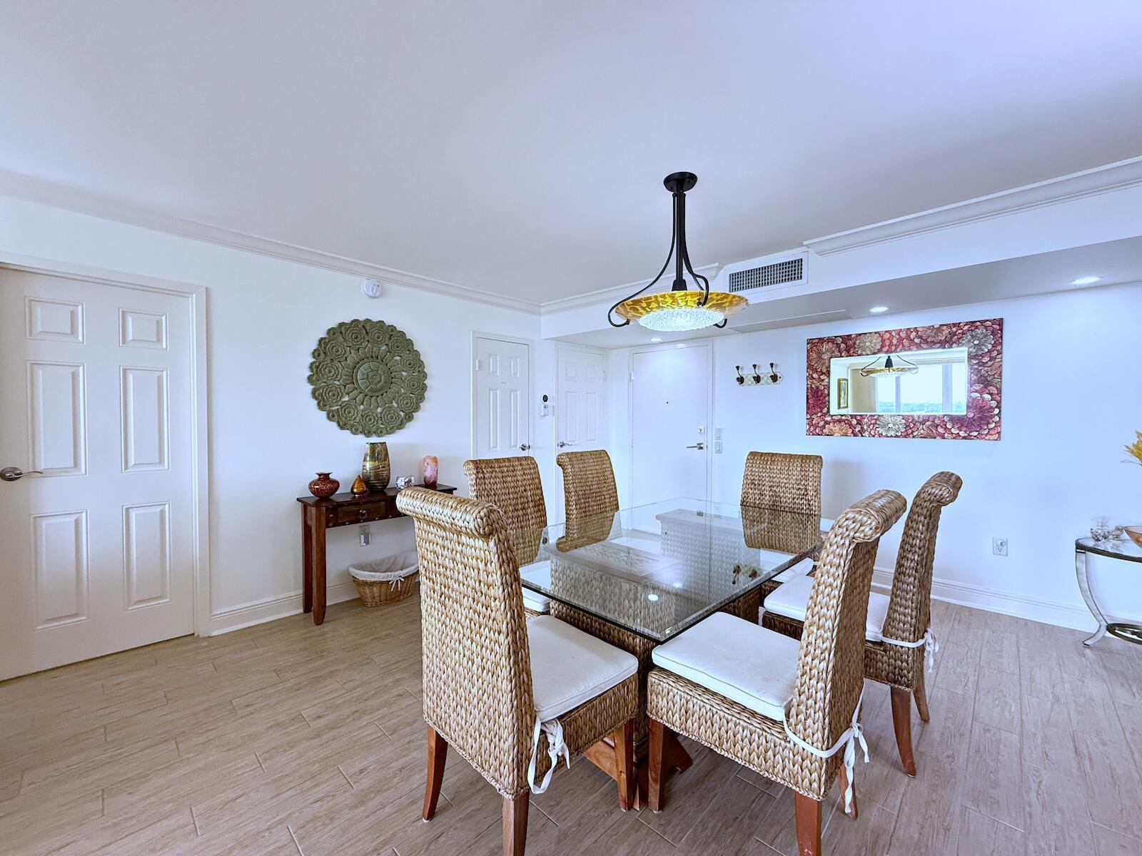 BARCLAY CONDO - Residential