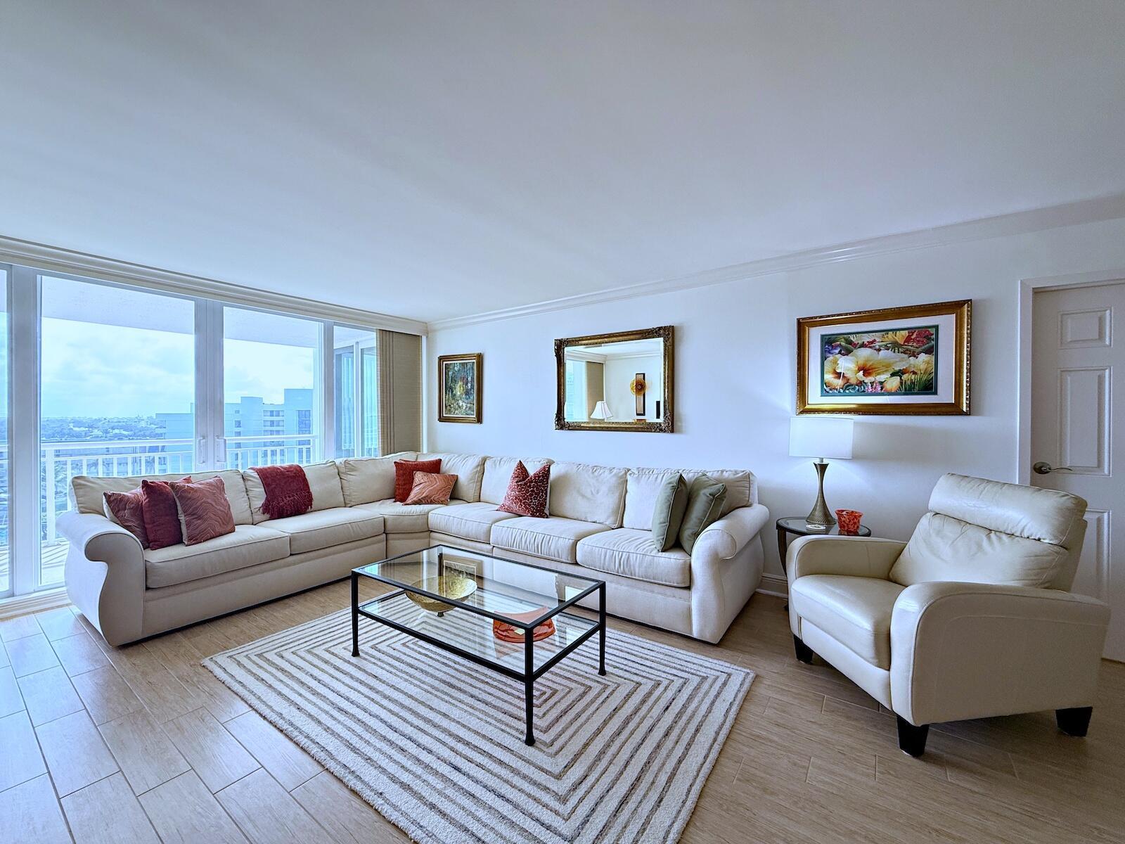 BARCLAY CONDO - Residential