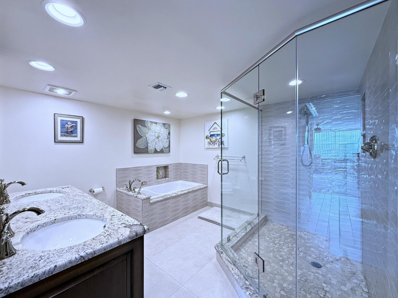 BARCLAY CONDO - Residential