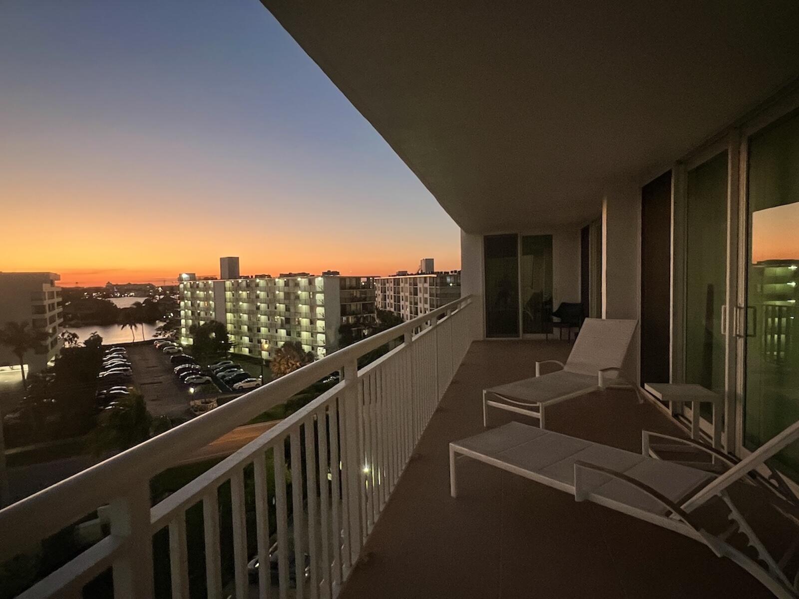 BARCLAY CONDO - Residential