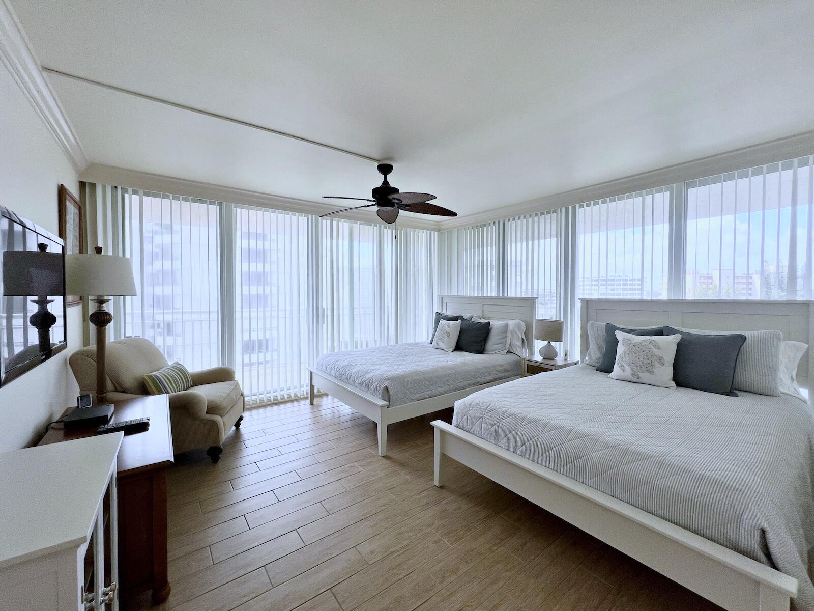 BARCLAY CONDO - Residential