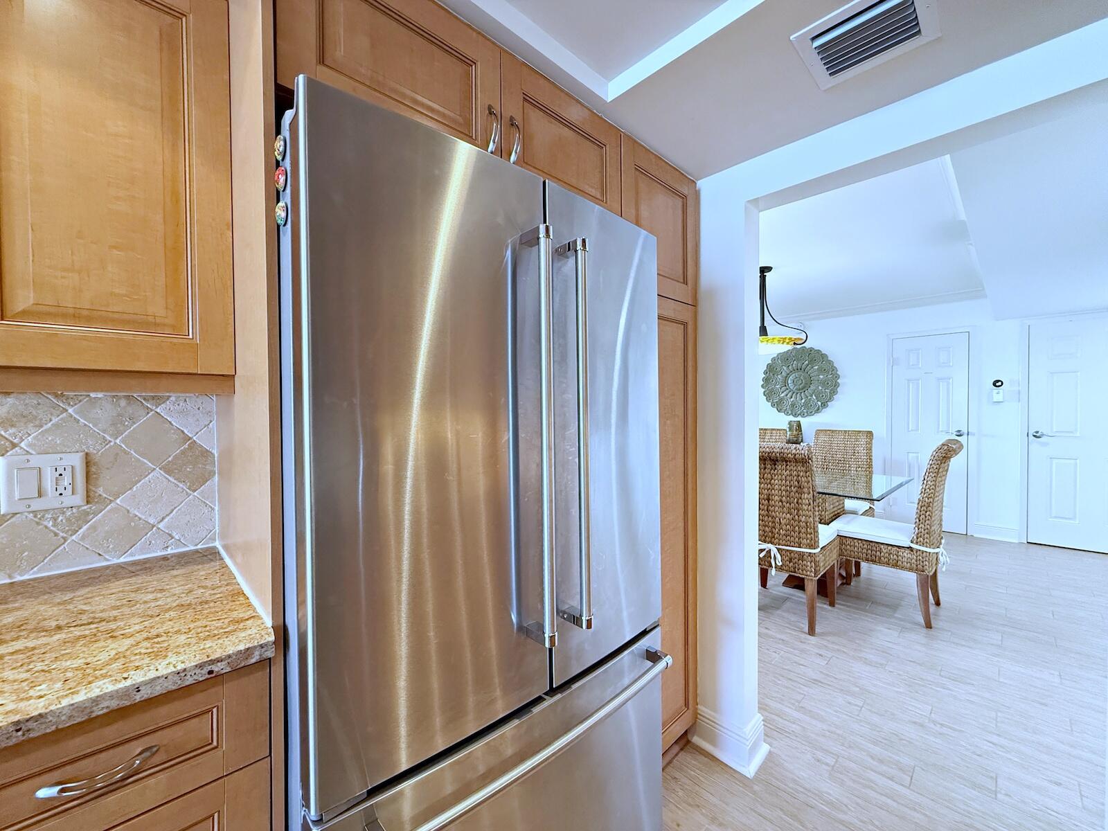 BARCLAY CONDO - Residential