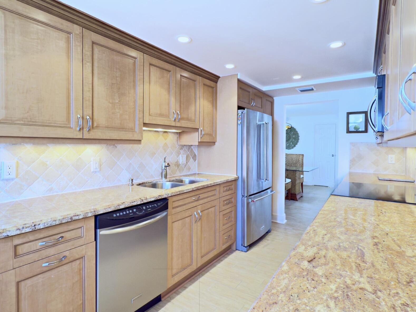 BARCLAY CONDO - Residential