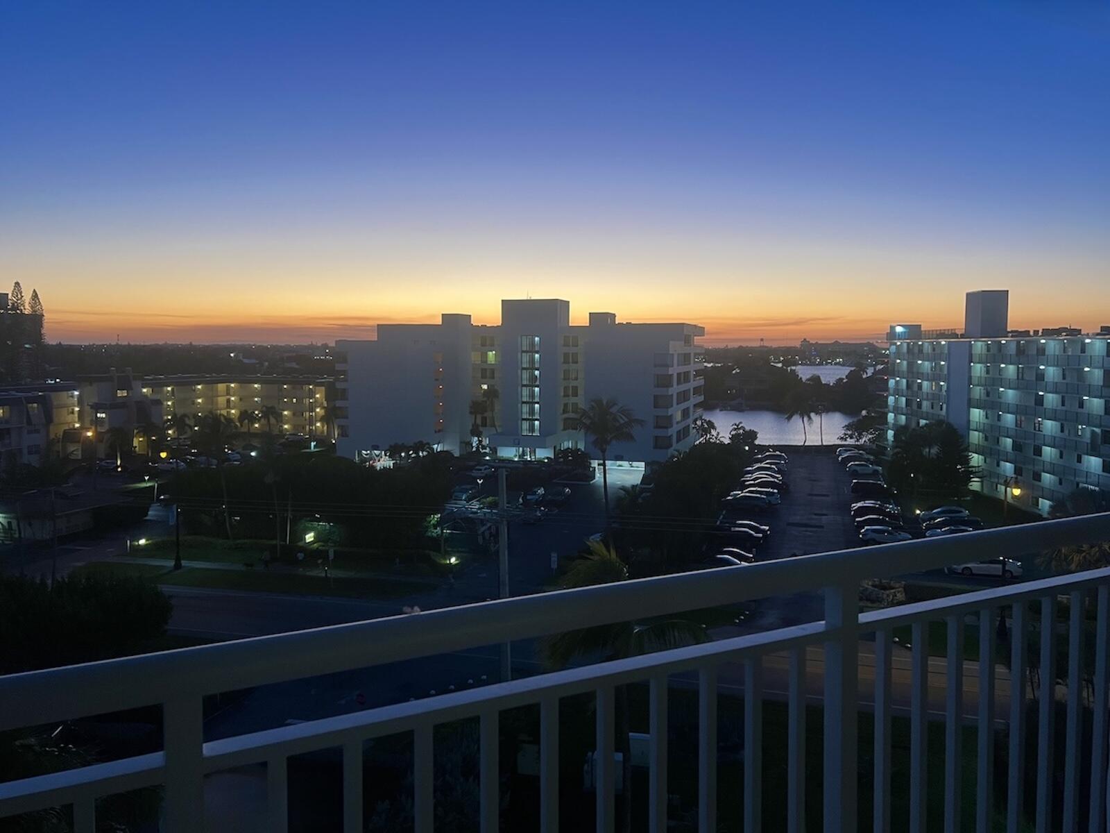 BARCLAY CONDO - Residential