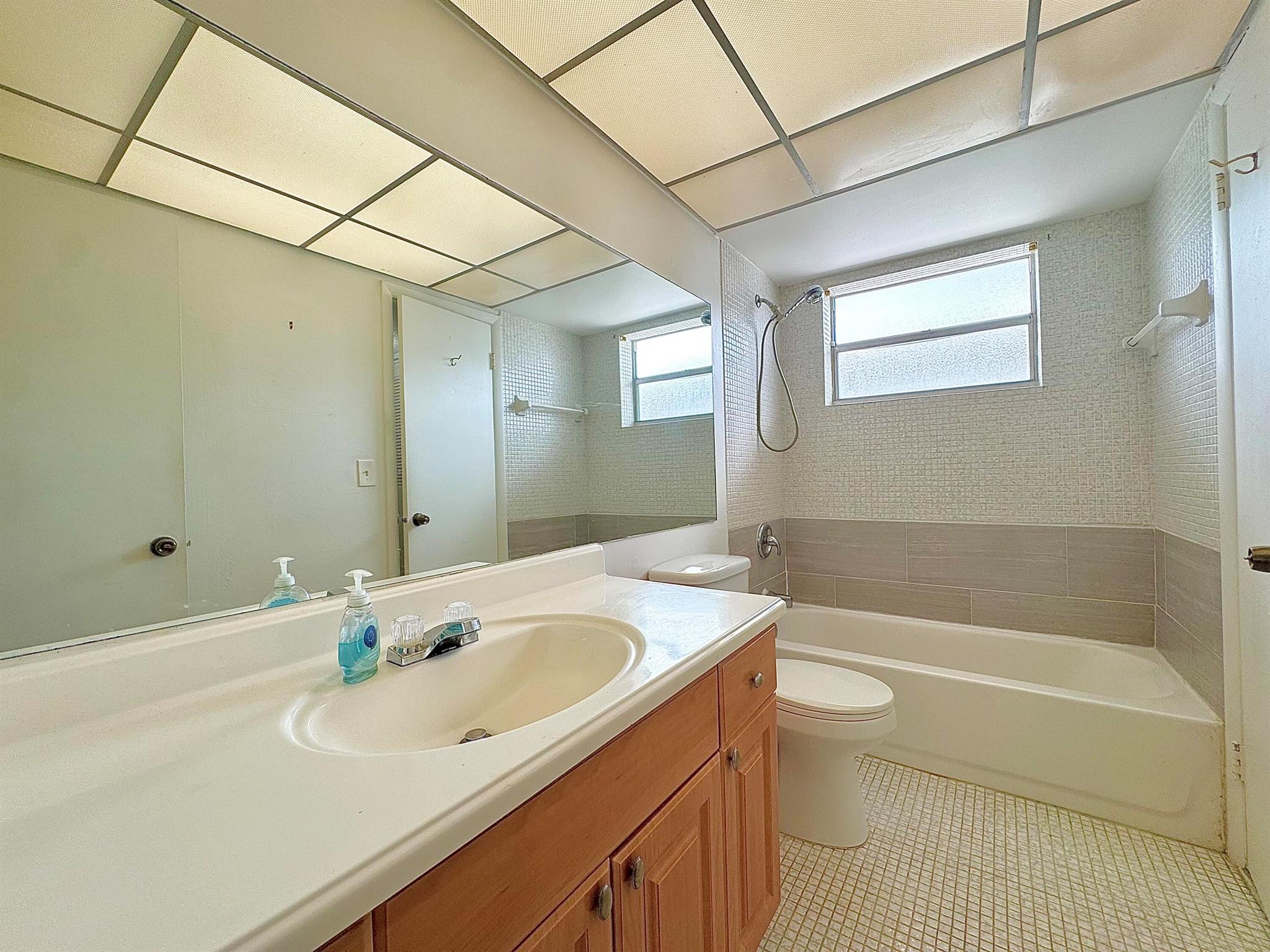 QUINSANA GARDENS CONDO - Residential