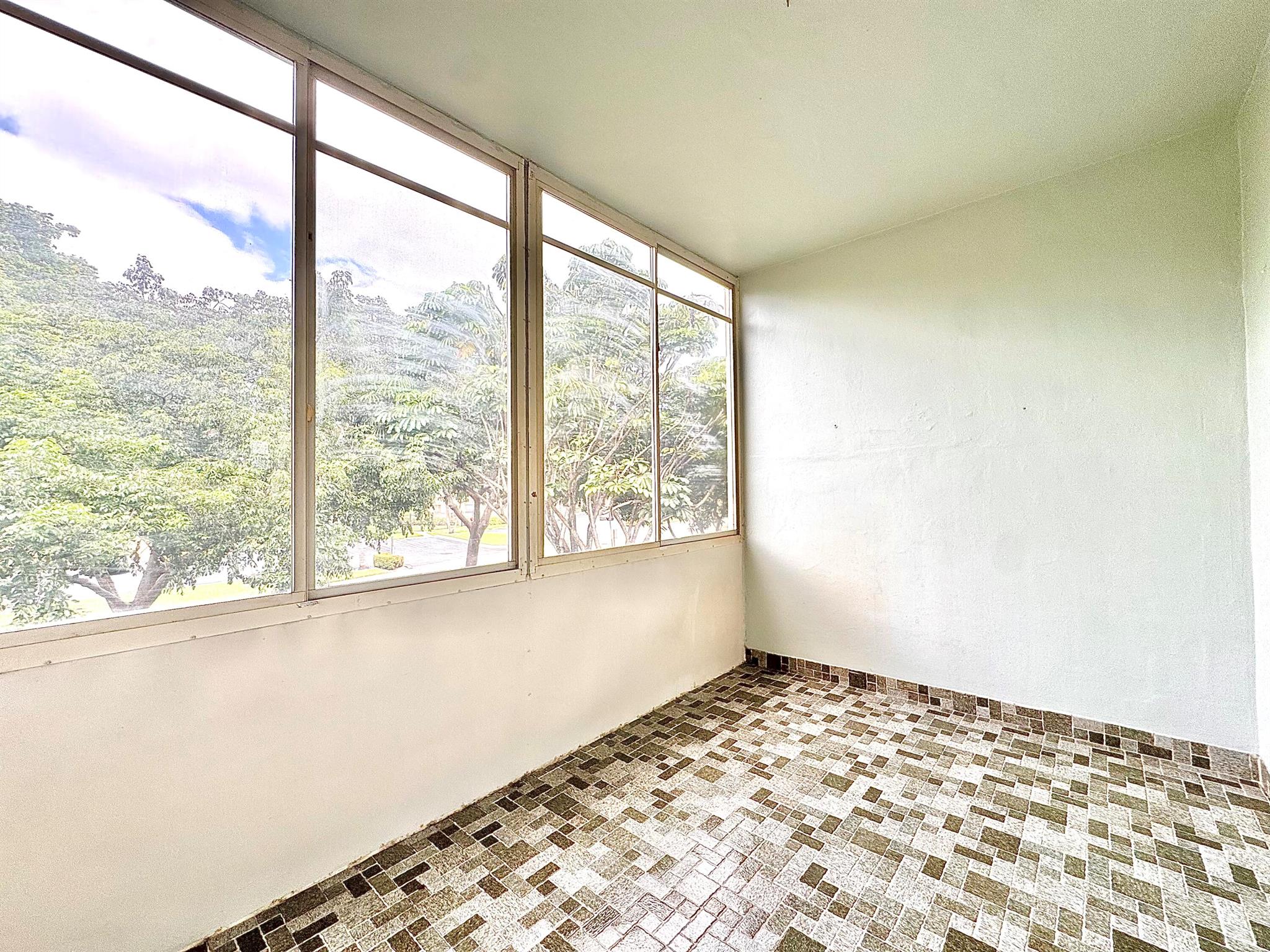 QUINSANA GARDENS CONDO - Residential