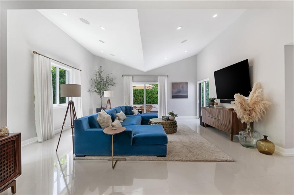 SEA RANCH LAKES - Residential