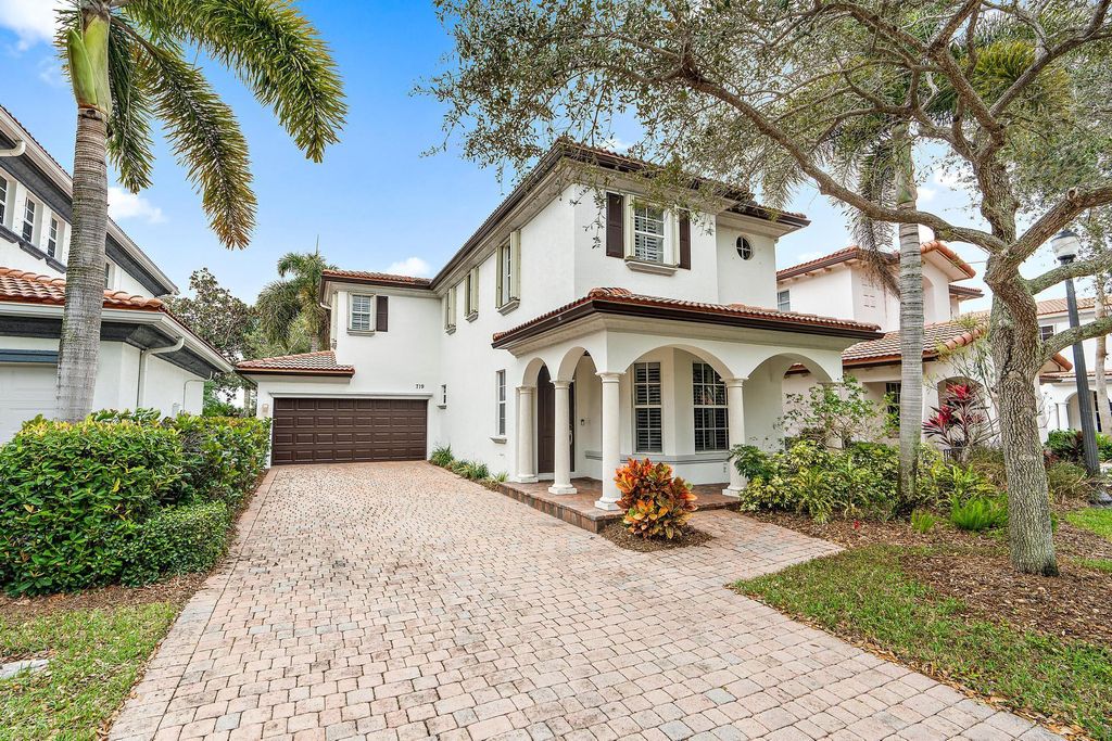 Photo of 719 Duchess Court, Palm Beach Gardens, FL 33410 (MLS # R10950446)
