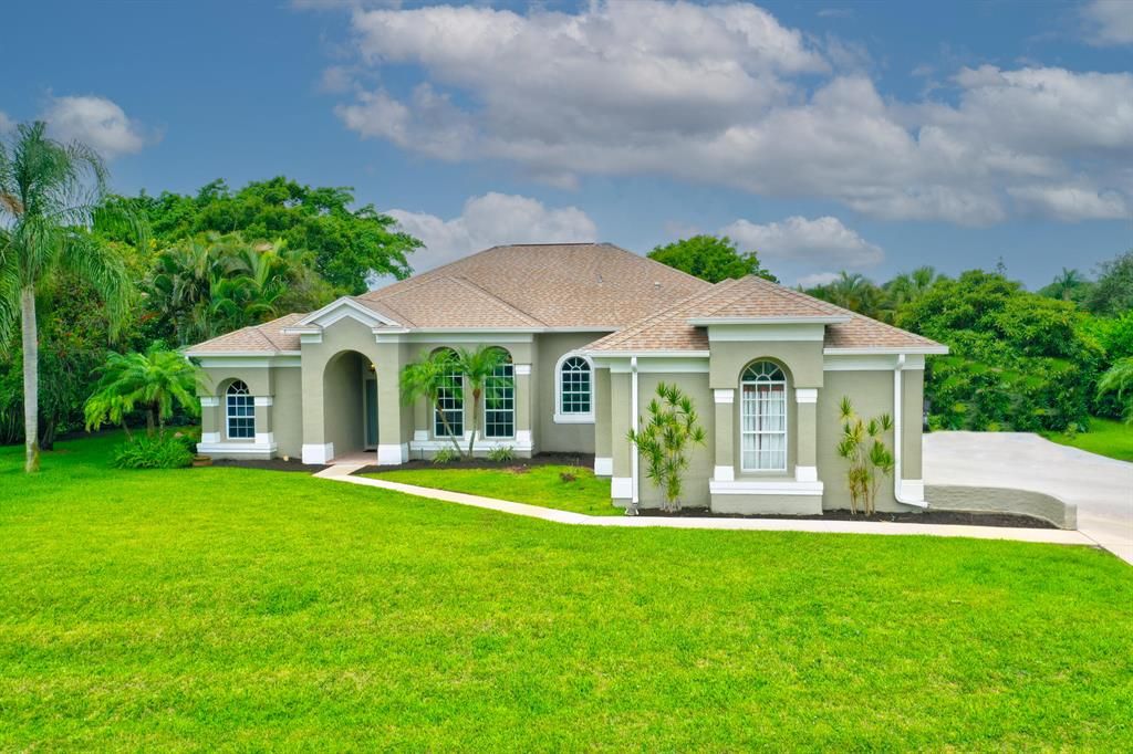 Photo of 2598 SE Hamden Road, Port Saint Lucie, FL 34952 (MLS # R10729576)