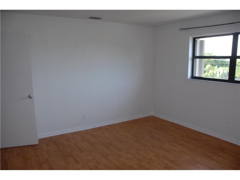 Palm Village Club - Residential