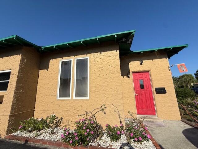 521 E Lakewood Road