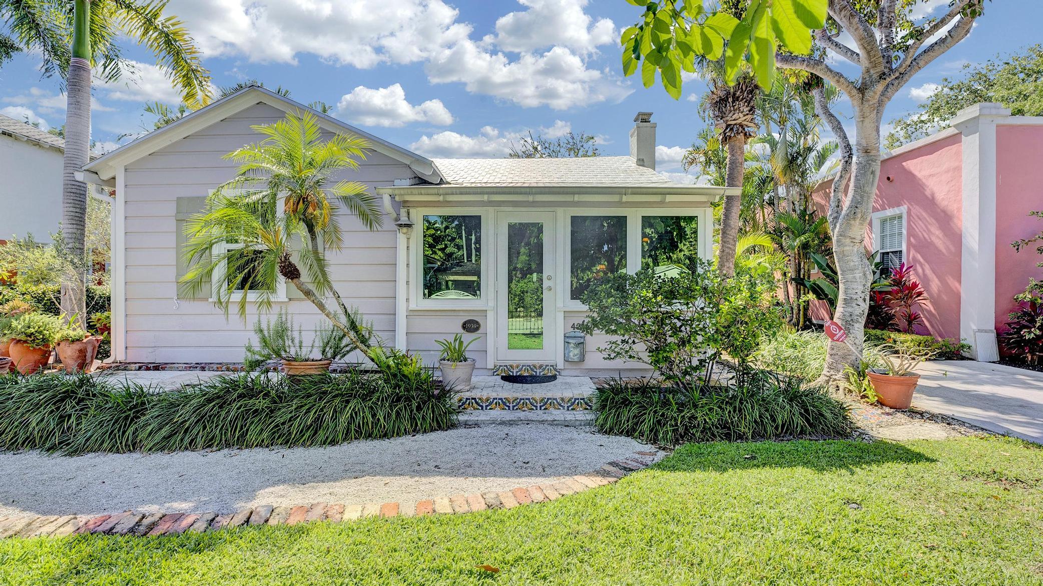 42 Palm Square